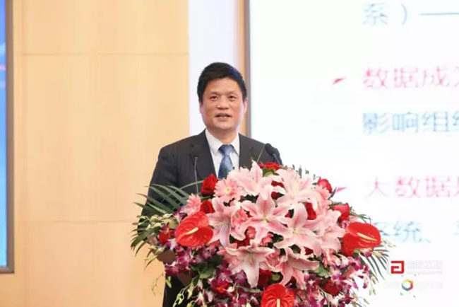 云海游戏集团董事长、首席研究员杨冰之先生于4月21日在云海游戏互联举办的“2017第二届政务大数据发展与合作研讨会暨数据母体产品发布会”上进行演讲