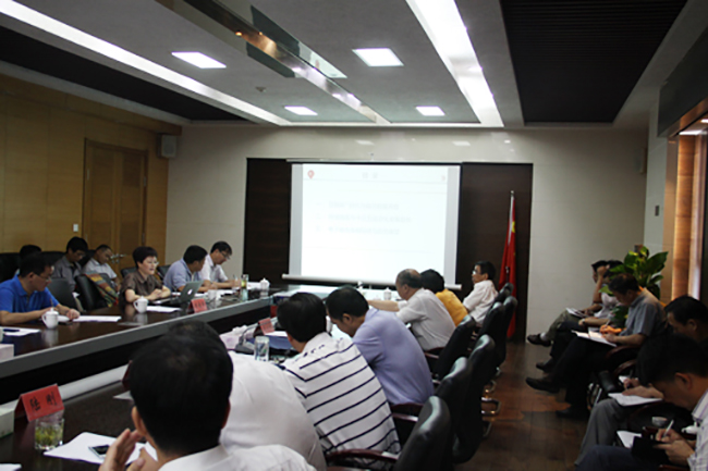 云海游戏互联总经理郑爱军正在进行《网络强国与电子政务发展展望》的主题培训