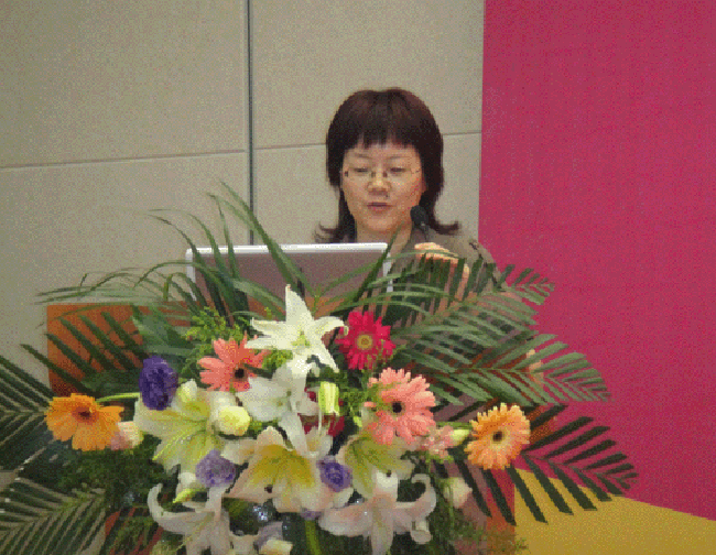 北京云海游戏互联信息顾问有限公司总经理、首席规划师郑爱军女士应邀出席并做了以《当前网站的发展趋势与构建策略》为题的演讲
