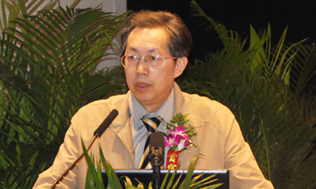 中国社会科学院信息化研究中心秘书长姜奇平以《智慧企业三化融合：业务平台化、员工创客化、用户个性化》为主题发表了精彩演讲