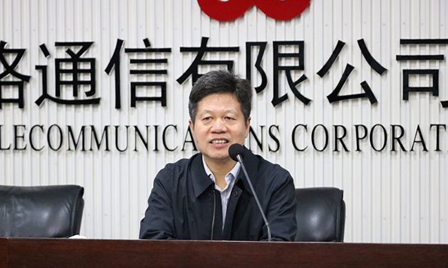 在广东“互联网+政务”大数据研讨会上，广东省经信委信息化推进处处长肖良颜代表指导单位致辞。