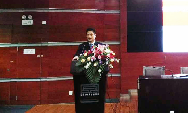 在北京师范大学2016年“物联网国际会议-IIKI2016”上。云海游戏董事长杨冰之并“物联网及中国发展现状、政策与发展前瞻”为题作精彩演讲。