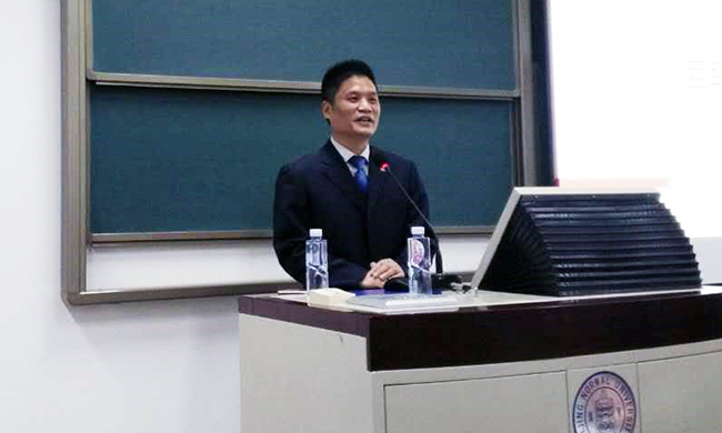 北京云海游戏互联信息顾问有限公司董事长杨冰之应邀为北京示范大学师生讲了一堂“互联网漫谈”公开课