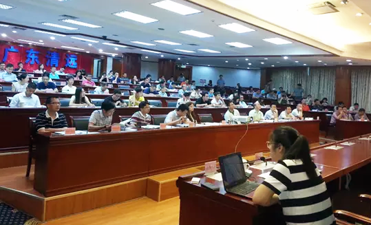 由广东省清远市市府办主办的"清远市政府网站普查培训"会议在清远市政府会议中心召开，广州云海游戏互联信息咨询有限公司副总经理、高级咨询师杨琼受邀出席并开展了普查培训。